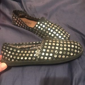 Women’s black bobs size 7.